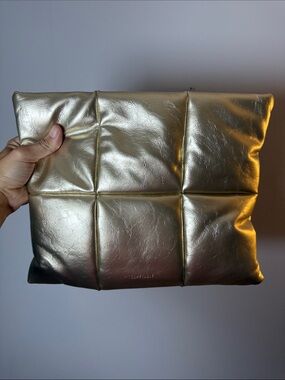 Comfyable Metallic Padded Laptop Sleeve - Gold
